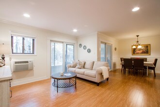 120 Lexington Ct in Red Bank, NJ - Building Photo - Building Photo