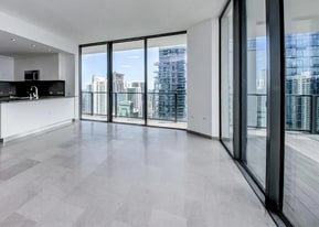 68 SE 6th St, Unit 3302 in Miami, FL - Building Photo