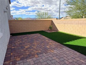 8686 Glen Echo Ave in Las Vegas, NV - Foto de edificio - Building Photo