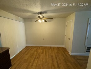 5876 Aftonshire Dr in Fayetteville, NC - Foto de edificio - Building Photo