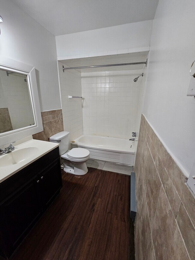 Leamington Manor in Leamington, ON - Building Photo - Building Photo