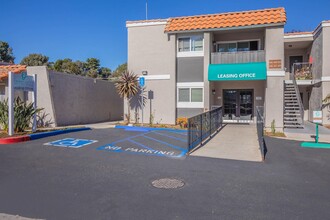 Ocean Vista in Oceanside, CA - Foto de edificio - Building Photo