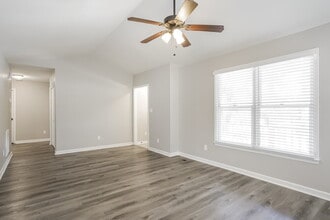 104 Newbury Ct in Knightdale, NC - Building Photo - Building Photo