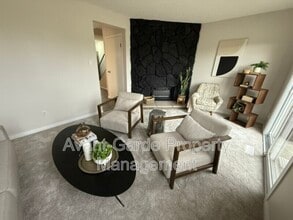 1225 Hooke Rd NW in Edmonton, AB - Building Photo - Building Photo