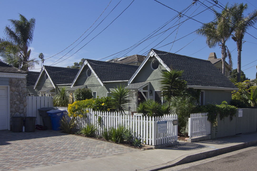 Moonlight Village in Encinitas, CA - Building Photo