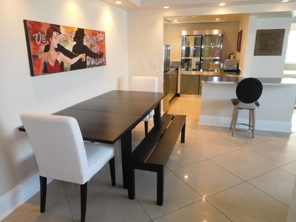 112 S Federal Hwy, Unit Trendy 2-1 Walk to Beach in Pompano Beach, FL - Foto de edificio