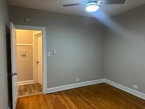 7719 S Essex Ave in Chicago, IL - Building Photo - Building Photo