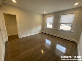 457 Centre St, Unit 210 in Newton, MA - Building Photo