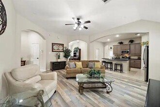 13330 Canton Cliff Ct in Humble, TX - Foto de edificio - Building Photo