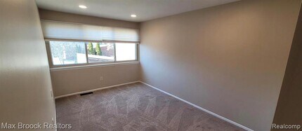 7416 Azalea Ct in West Bloomfield Township, MI - Building Photo - Building Photo