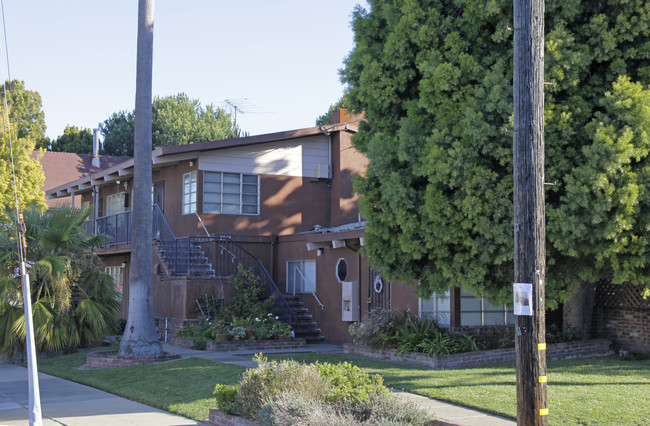 2043 Buena Vista Ave in Alameda, CA - Building Photo - Building Photo