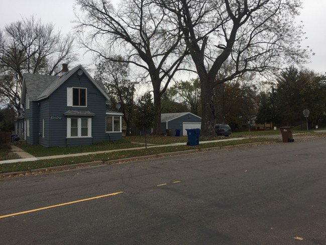 Brainerd Ave Duplex in St. Paul, MN - Building Photo - Other