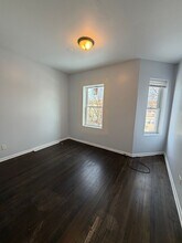 7224 S St Lawrence Ave in Chicago, IL - Building Photo - Building Photo