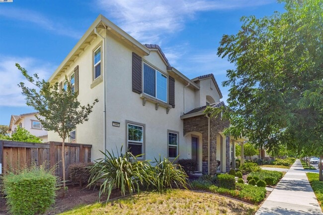 2060 Salice Wy in Brentwood, CA - Building Photo - Building Photo