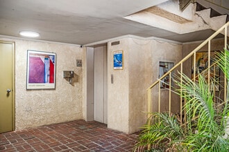 11661 Goshen Ave in Los Angeles, CA - Foto de edificio - Building Photo