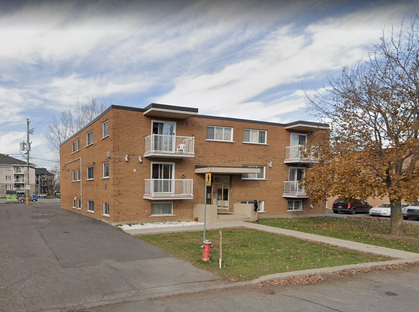 92 Richelieu Rue in Châteauguay, QC - Building Photo