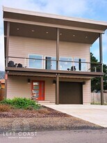 480 Alsea Ave in Depoe Bay, OR - Building Photo
