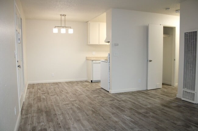 5290 San Pablo Dam Rd in El Sobrante, CA - Building Photo - Building Photo