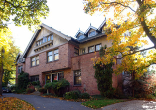 Gable House in Seattle, WA - Building Photo - Building Photo