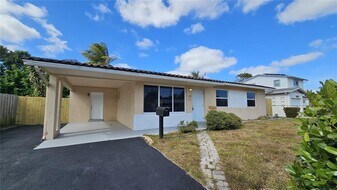 2771 SW 3rd St in Fort Lauderdale, FL - Building Photo