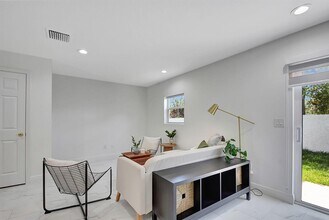 3868 Patio Ct in Lake Worth Beach, FL - Foto de edificio - Building Photo