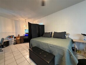 1701 NE Miami Gardens Dr in North Miami Beach, FL - Foto de edificio - Building Photo