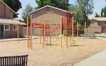 820 W 4th Ave in Chico, CA - Building Photo - Building Photo