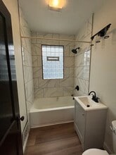 1764 Williams Ave, Unit #2 in Cincinnati, OH - Foto de edificio - Building Photo