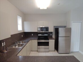 2108 Shoma Dr in West Palm Beach, FL - Building Photo - Building Photo