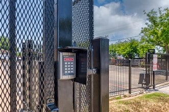 8037 W Elizabeth Ln in Fort Worth, TX - Building Photo - Building Photo