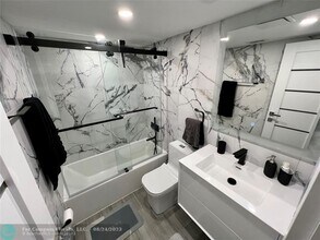 1105 Lake Shore Dr in Lake Park, FL - Building Photo - Building Photo