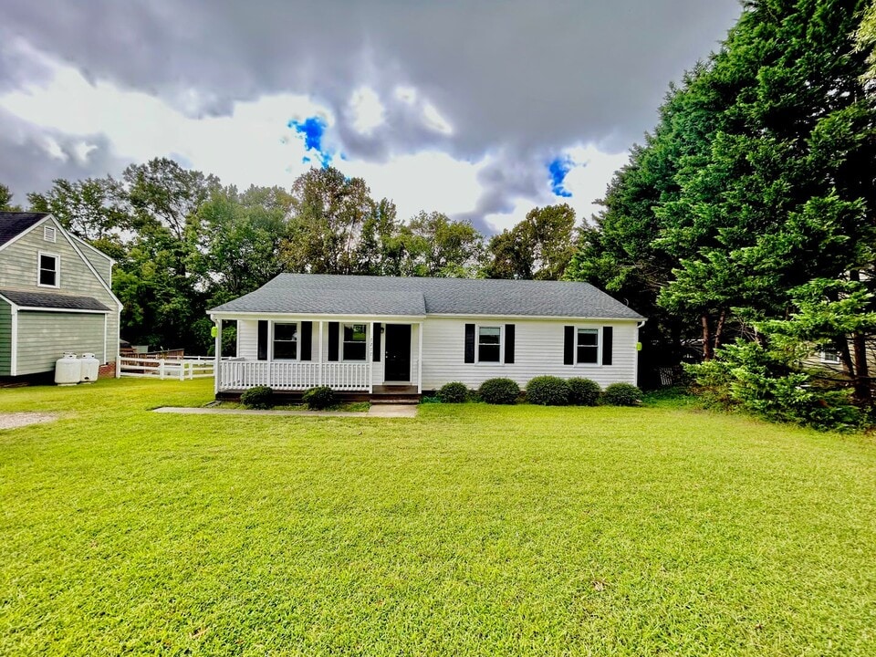 7277 Ann Cabell Ln in Mechanicsville, VA - Building Photo