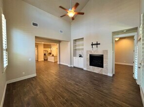 112 Tuscan Dr in Horseshoe Bay, TX - Building Photo - Building Photo