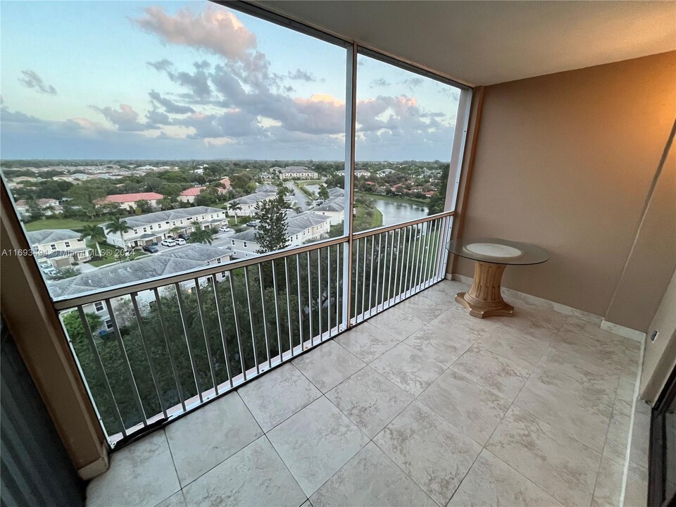 3575 Broken Woods Dr, Unit 1,850/ in Coral Springs, FL - Building Photo