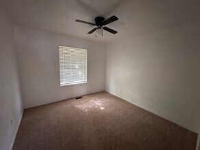 719 N Robin Way in Mustang, OK - Building Photo - Building Photo
