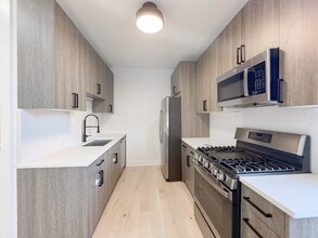 2129 N Bingham St, Unit M09H in Chicago, IL - Foto de edificio - Building Photo