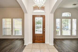 10206 Hahns Peak Dr in Houston, TX - Building Photo - Building Photo