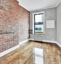 444 W 52nd St-Unit -1W in New York, NY - Building Photo - Building Photo