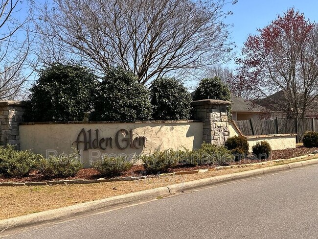 1031 Alden Glen Dr in Moody, AL - Building Photo - Building Photo