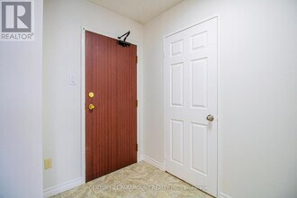 100 County Ct Blvd in Brampton, ON - Building Photo - Building Photo