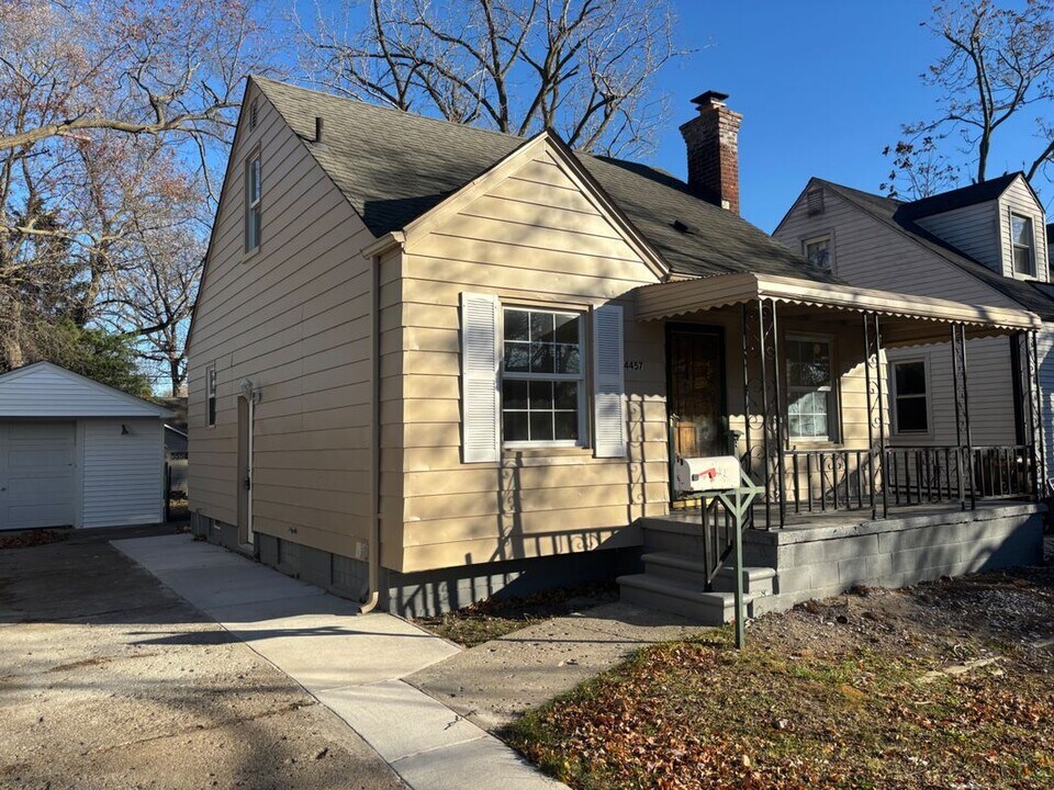 4457 1st St in Wayne, MI - Foto de edificio
