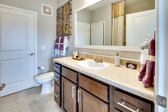 York Woods at Lake Murray Apartment Homes in Columbia, SC - Foto de edificio - Interior Photo