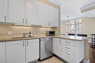 744 N Clark St in Chicago, IL - Building Photo - Building Photo