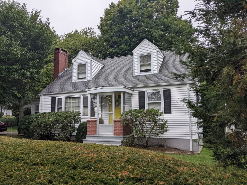 89 Grove Beach Rd N in Westbrook, CT - Building Photo