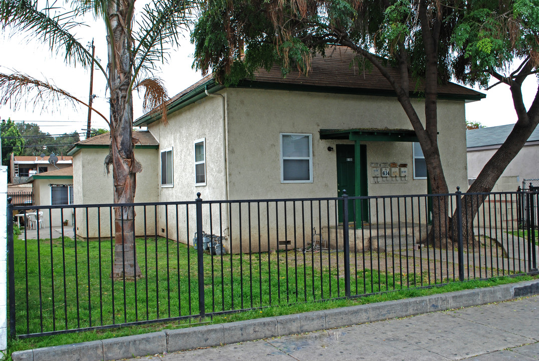 616 E Pine St in Santa Ana, CA - Building Photo