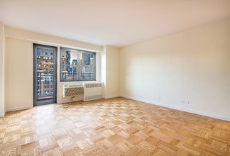 350 W 51st St-Unit -12F in New York, NY - Building Photo - Building Photo
