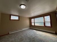 1360 Payne Ave in St. Paul, MN - Building Photo - Interior Photo