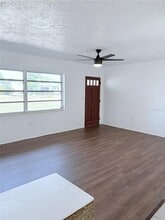 5617 1st Ave W in Bradenton, FL - Building Photo - Building Photo