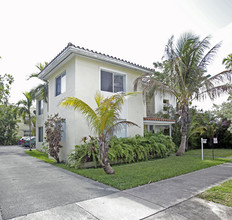 120 Salamanca Ave in Miami, FL - Building Photo - Building Photo