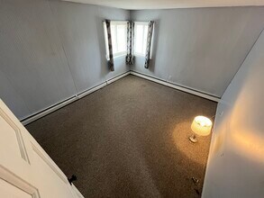 27 Millbury Ln in South Setauket, NY - Building Photo - Building Photo